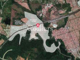 Satellite aerial of 20,000 m² land site outlined with industrial park and main road nearby Panama