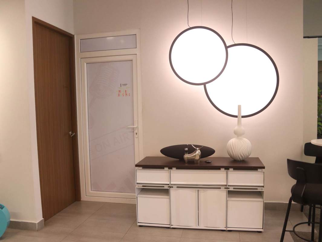 Spacious meeting room with modern furnishings Edificio Arifa Panama