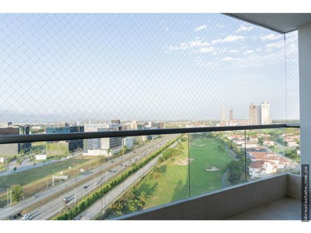 Corner balcony with safety net, skyline and golf views in Santa Maria Panama