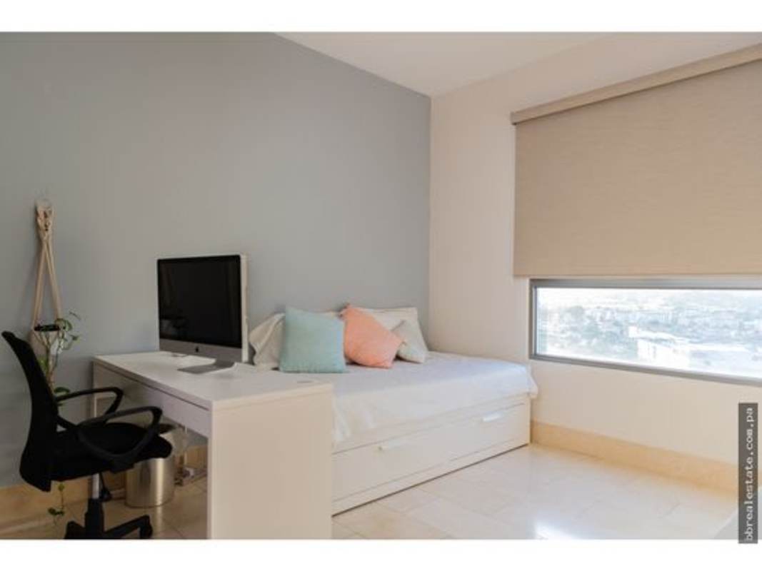 Bedroom featuring large window, desk area, minimalist style PH Greenview Panama