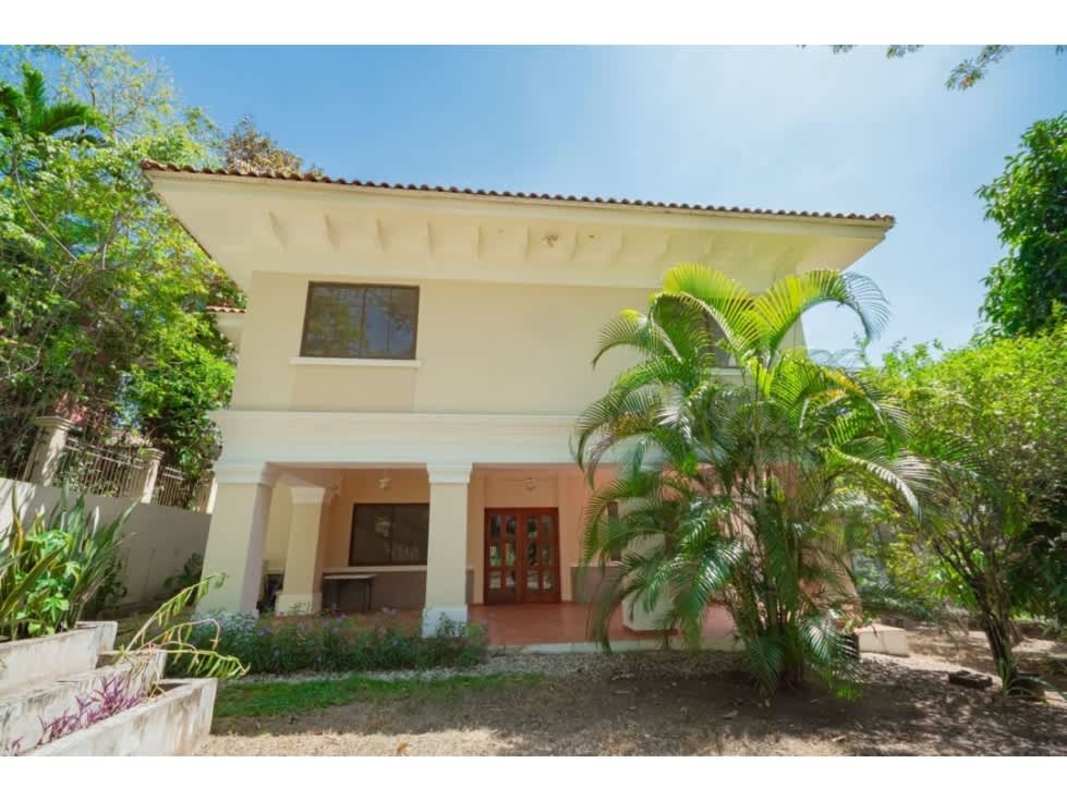 Luxury 4BR Home with Pool in Residencial Camino de Cruces