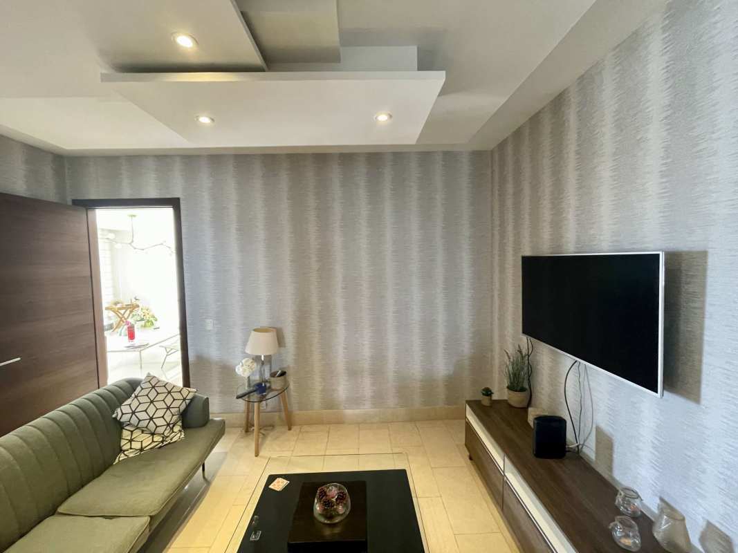 Master bedroom with large windows, golf view and walk-in closet PH Greenview Santa María