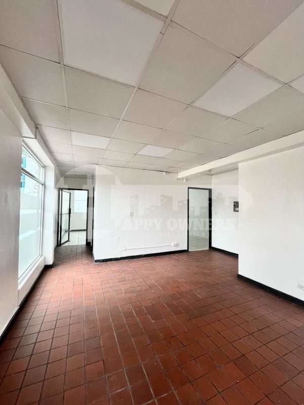 Glass-partitioned corner office suite with windows, rented in San Francisco Panama