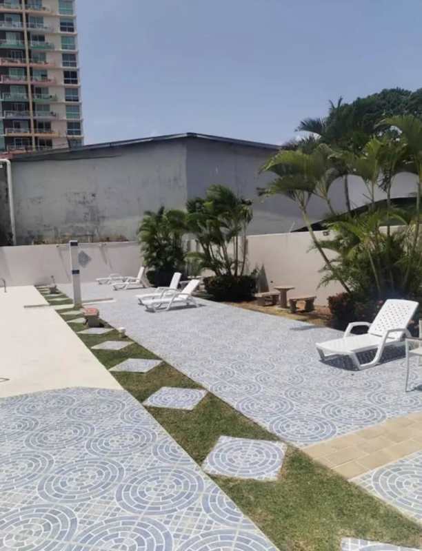 Swimming pool with sun deck and lounge chairs at PH Carrasquilla Park Via España Panama