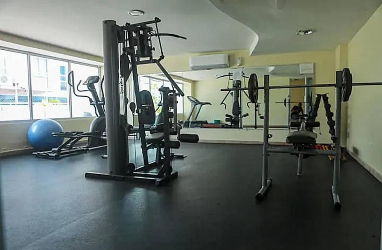 Gym with exercise machines and mirrors PH Carrasquilla Park Via España Panama City