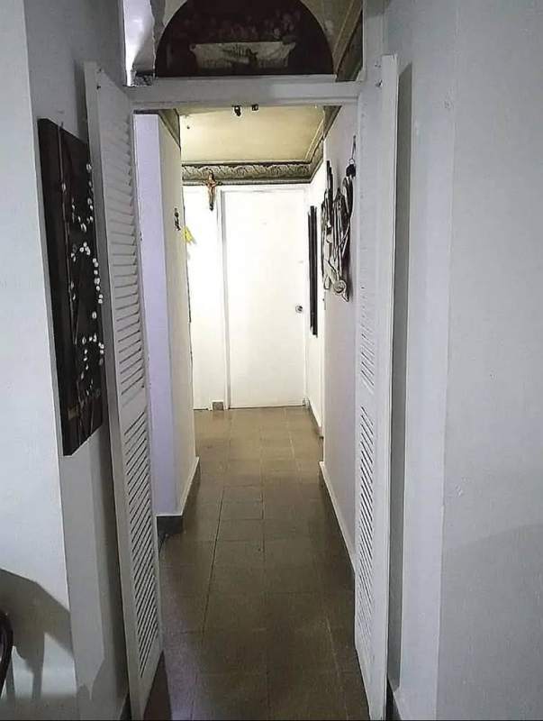 Interior hallway with bifold doors and decorative ceiling in Santa Clara Juan Díaz Panama