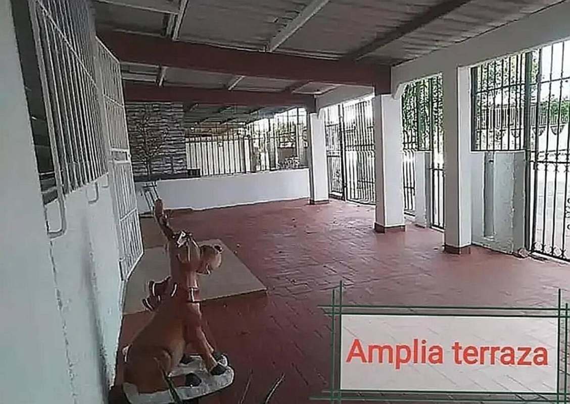 Covered backyard terrace with ample tiled floor and security bars Santa Clara Panama