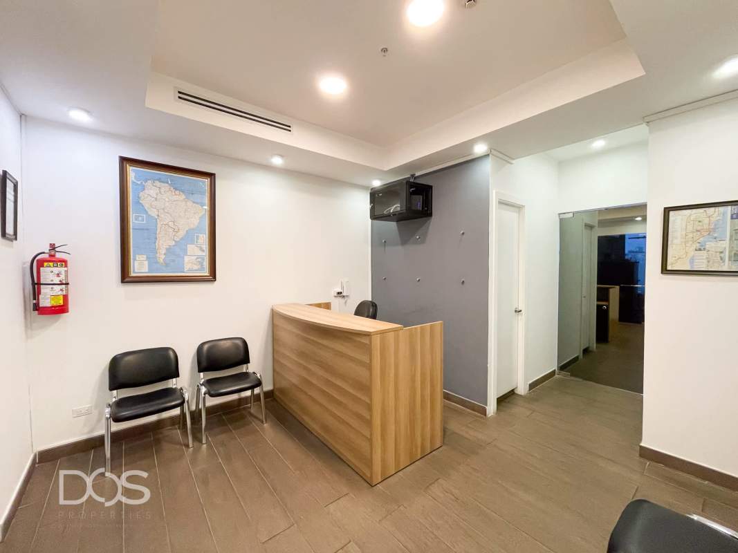 Multiple workstations with floor-to-ceiling windows city views in Sortis Business Tower Obarrio Panama City