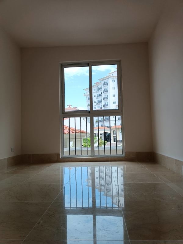 Large bedroom with ensuite bath and golf view terrace in The Reserve Santa Maria Panama City