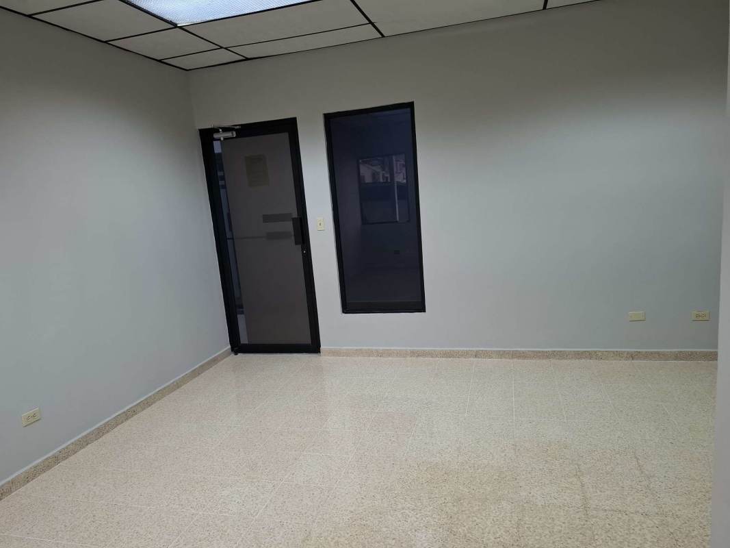 Clean offices ready for move-in on 3rd floor Business Plaza Villa de las Fuentes