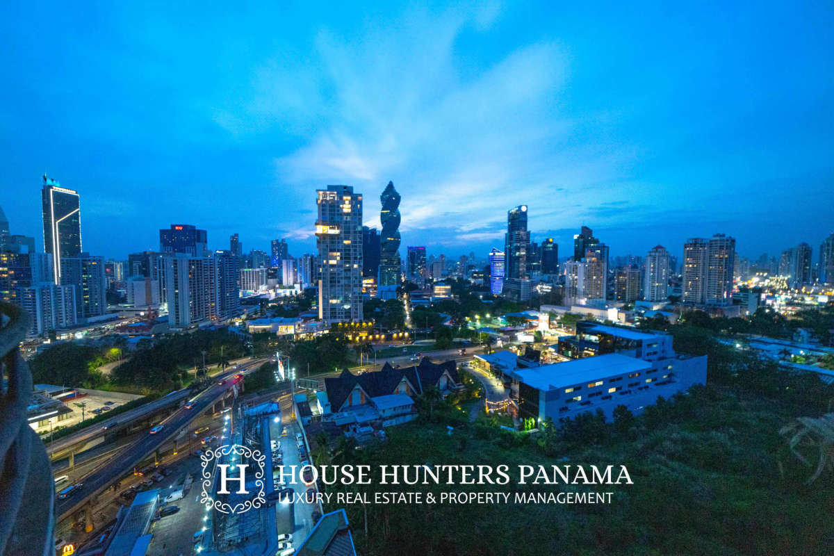 Amazing panoramic balcony view of Panama City skyline from PH Mirabel Punta Paitilla