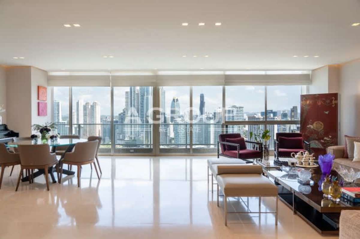 Contemporary dining area with city views inside PH Peninsula Punta Paitilla Panama