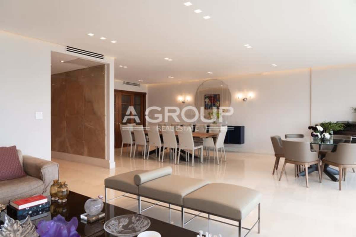 Living space with large windows overlooking Bay of Panama at PH Peninsula Punta Paitilla