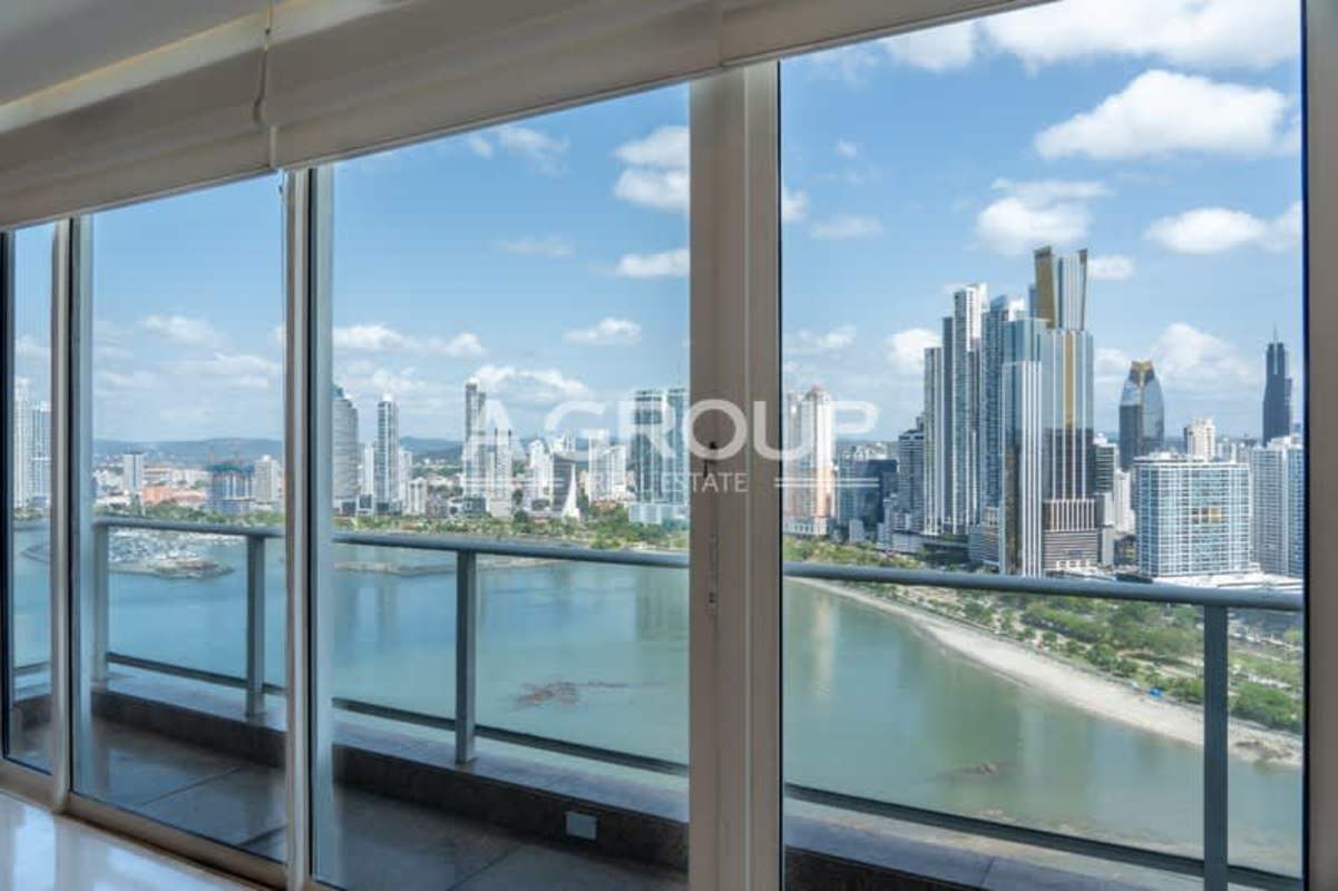 Modern kitchen with granite countertops ocean view PH Peninsula Panama City