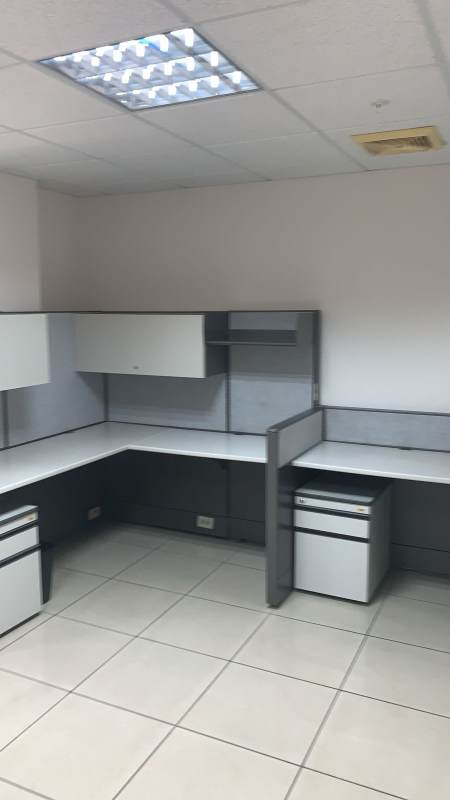 Modular cubicle partitions with lighting tiled floor PH Centro Empresarial Mar del Sur Panama