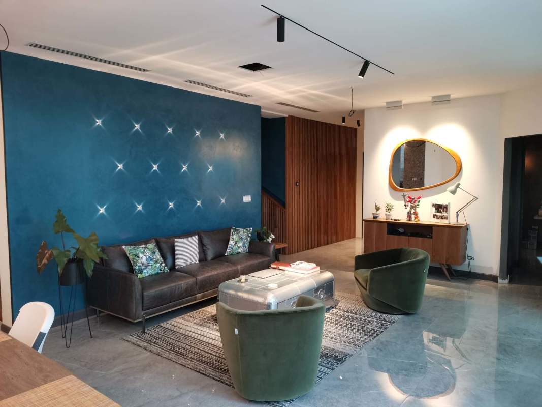 Spacious living room with panoramic city views luxury triplex penthouse PH Quadrat Panama