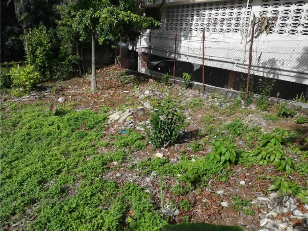 Vacant lot with perimeter fence suitable for commercial building San Francisco Panama