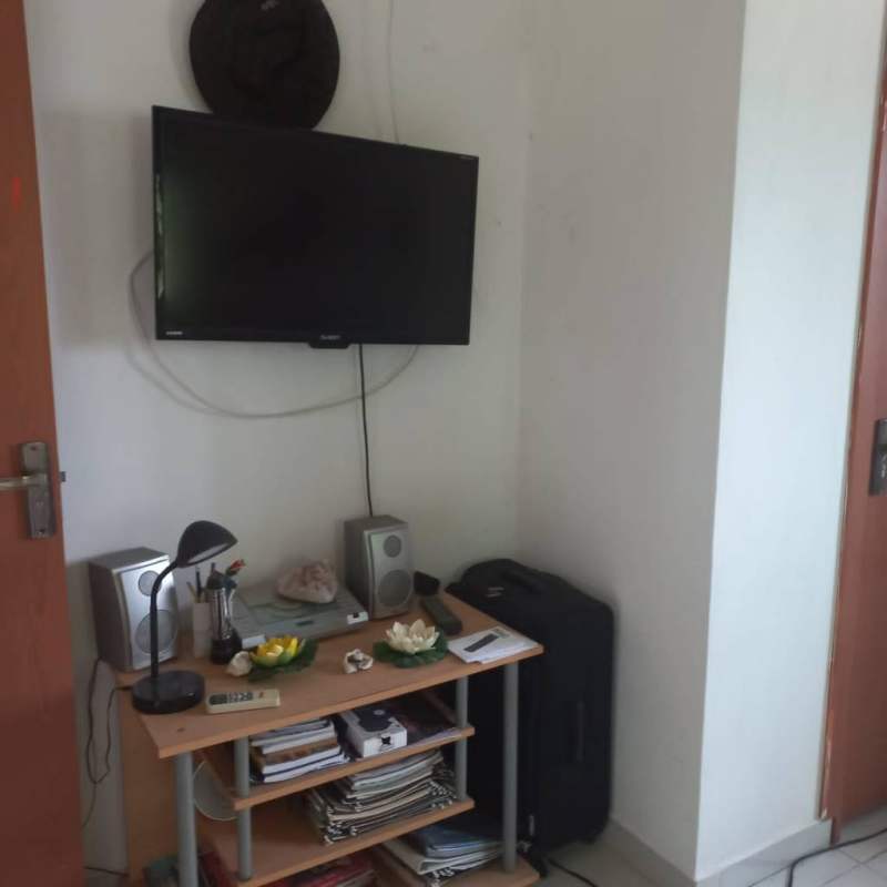 Bathroom pedestal sink hot water shower tile wall El Higo house Panama for sale