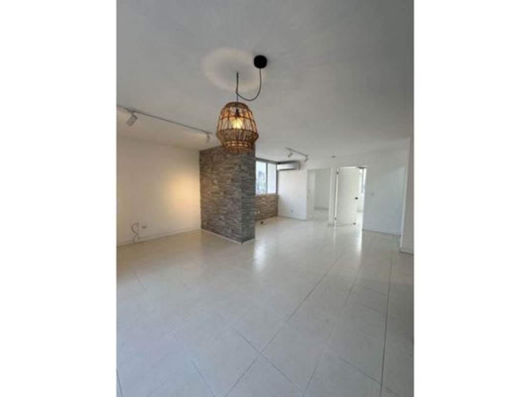 Modern kitchen with granite tops, fridge, stove and breakfast bar PH Grey by UNNO Panama City