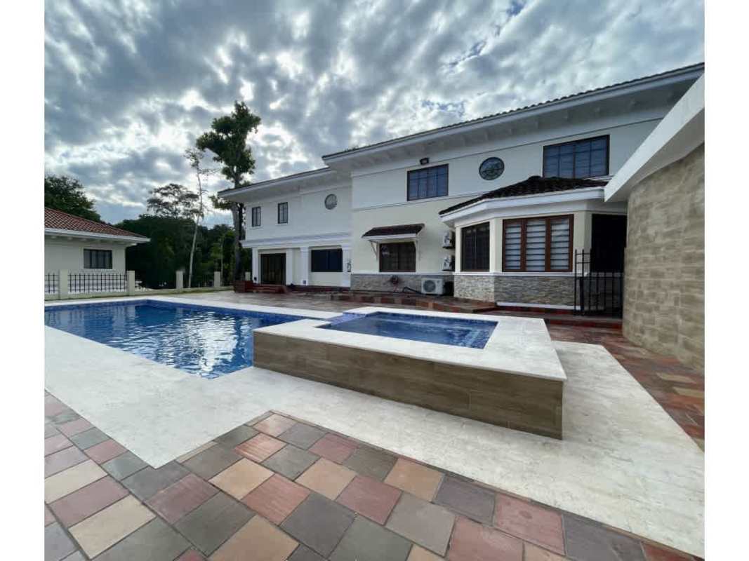 Heated swimming pool with jacuzzi and gazebo BBQ PH Los Senderos de Camino de Cruces Clayton Panama
