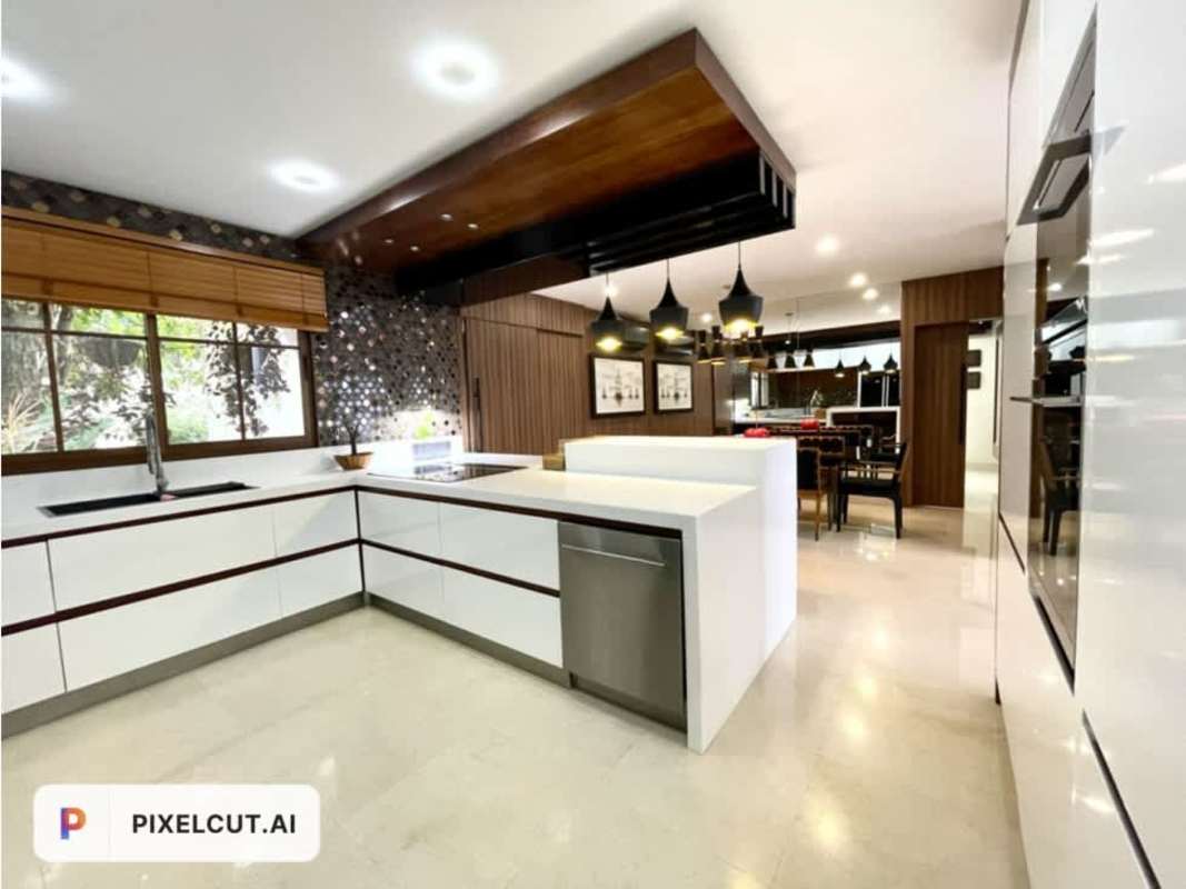 Glass-walled meditation reading room with garden view PH Los Senderos Clayton Panama