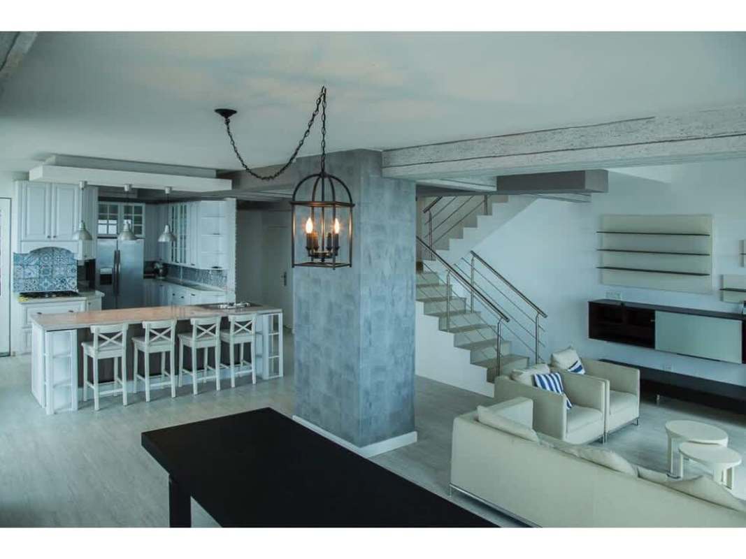 Dining with panoramic views of Pacific Ocean and skyline, Icon Tower Penthouse Coco del Mar Panama