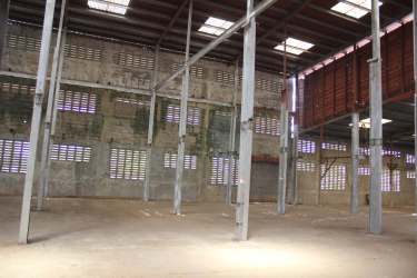 Warehouse space industrial ceiling beams concrete floor Aguadulce Panama