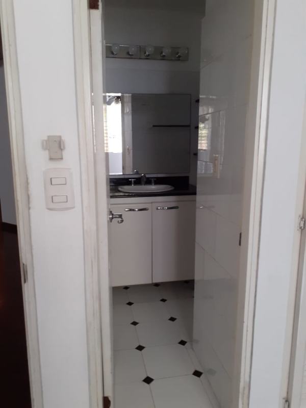 Bathroom with sink vanity, large mirror, and modern lighting in El Carmen apartment Royal Plaza Panama