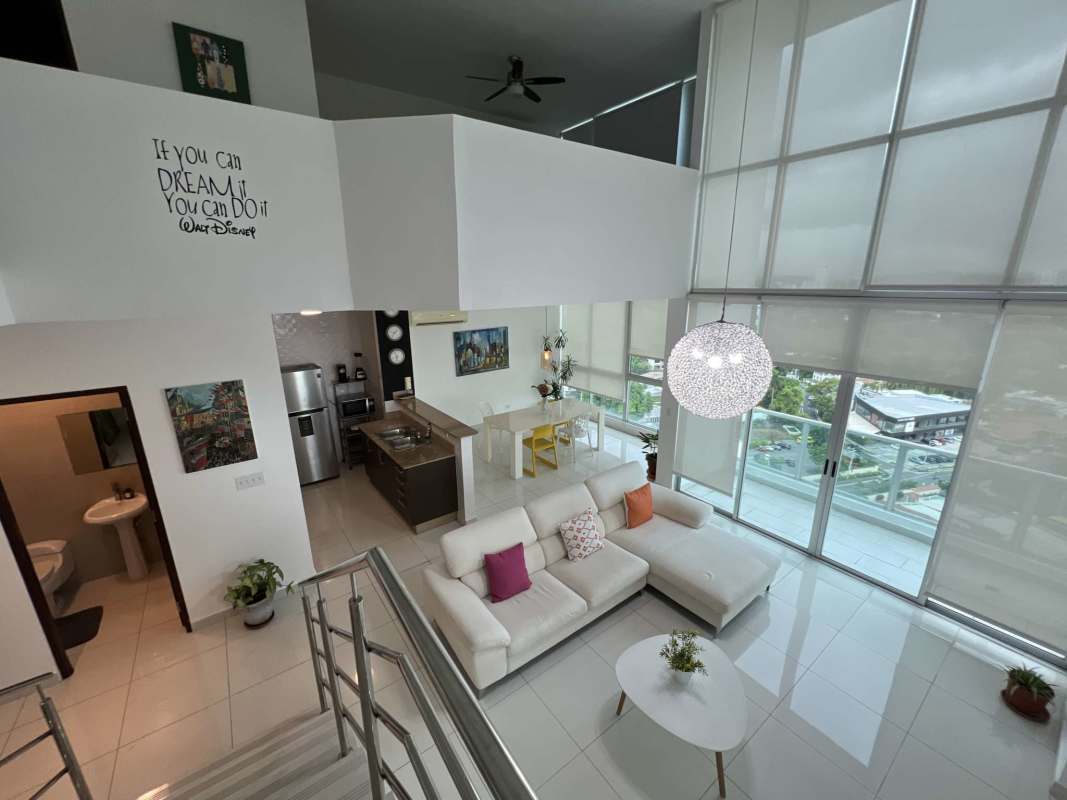 Open plan living loft with modern furniture and large windows in PH Park Loft San Francisco