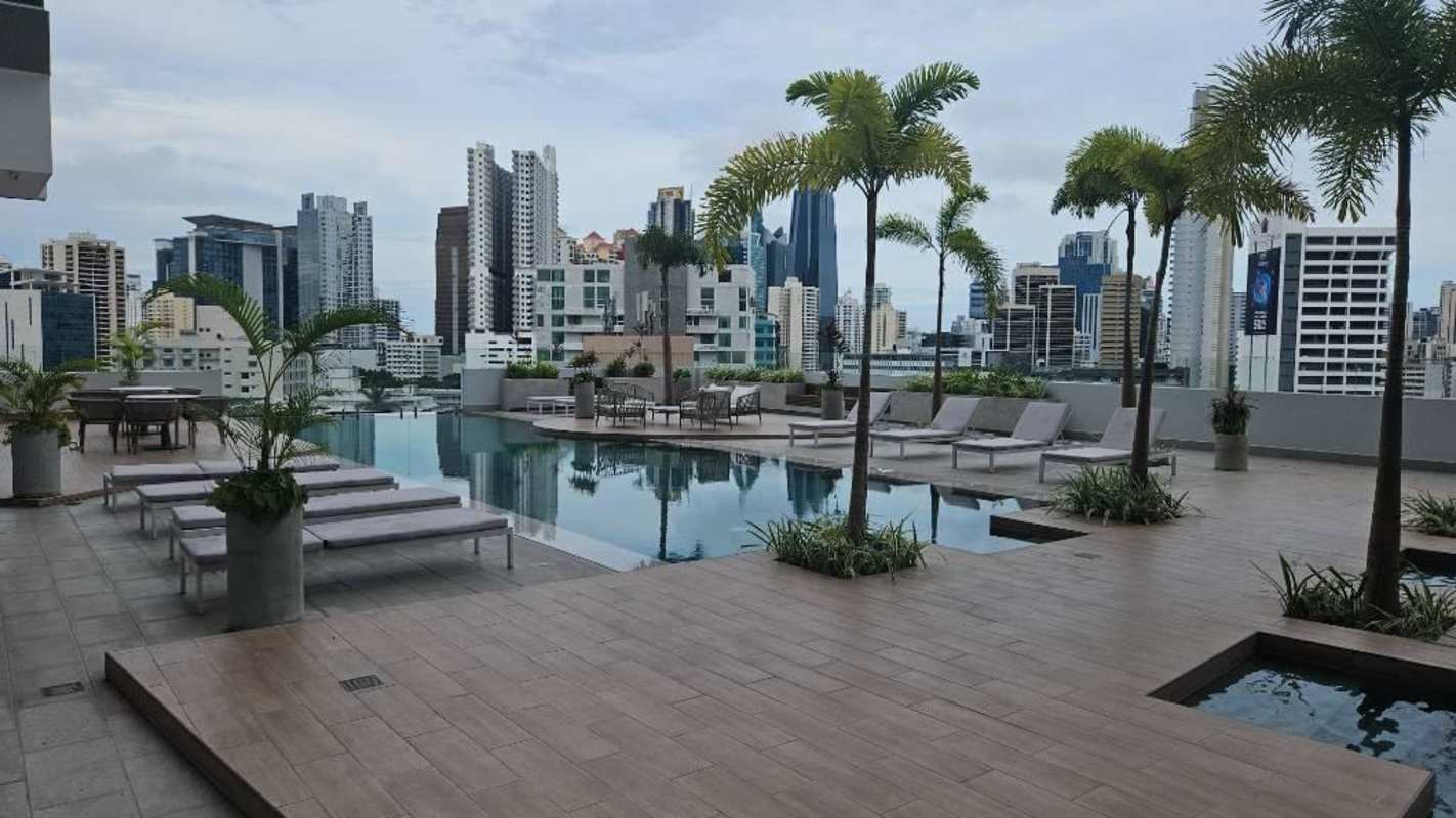 Double-height lobby with reception, marble floor and vertical garden at PH Luxor 400