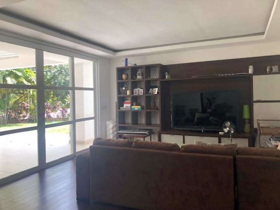 Spacious 4BR Family House with Terrace Las Cumbres Panama
