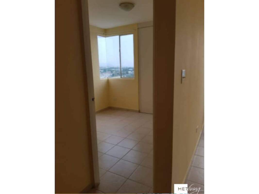 White compact kitchen with granite countertop, stainless steel sink Los Pueblos Garden Juan Díaz Panama