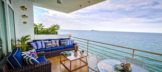 Bright living room with balcony ocean views PH Las Olas Vista Mar Panama