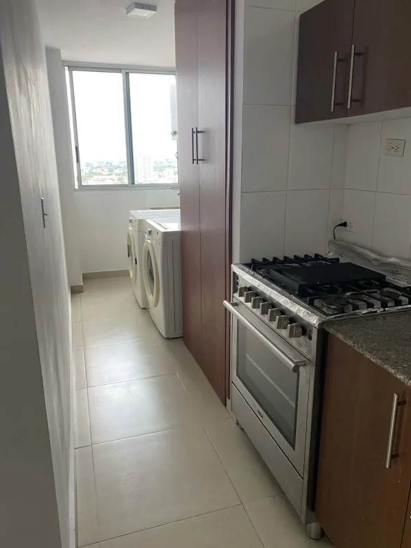 Contemporary bathroom with shower and ceramic sink PH Green Point San Francisco Panama