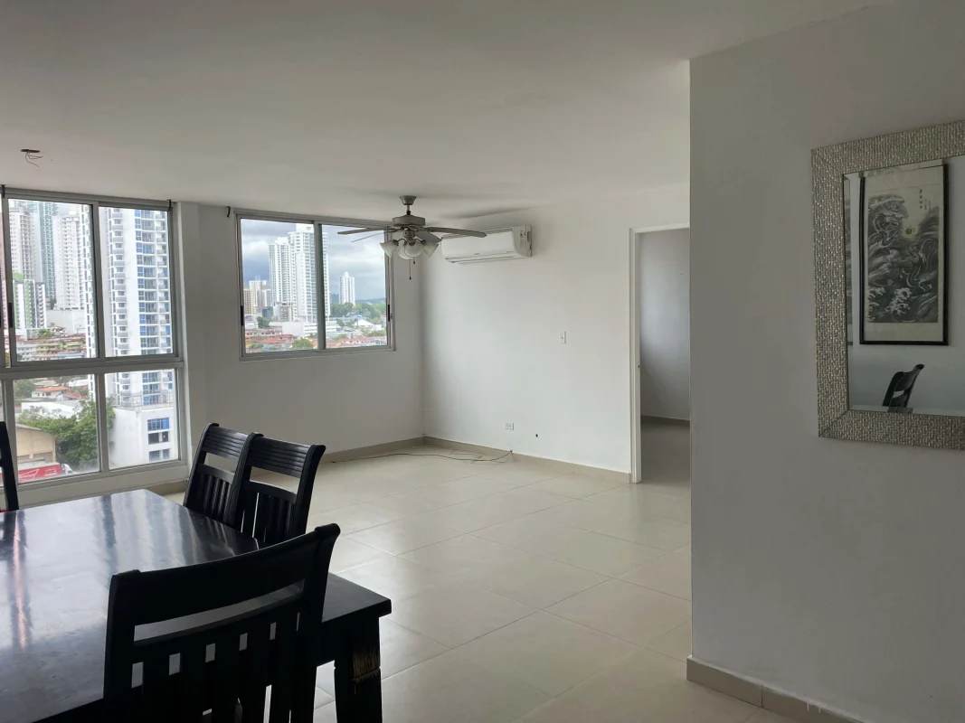 Bright dining space with city skyline views in PH Green Point San Francisco Panama