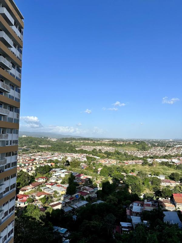 New apartment second bedroom empty with radiant window tile flooring PH Mystic Valley El Crisol Panama
