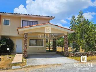 Beach House Club Ecuestre Coronado with Pool and Large Lot