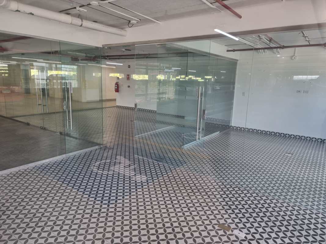 Empty finished office unit 77m2 with natural light glass walls Dream Plaza Costa del Este Panama