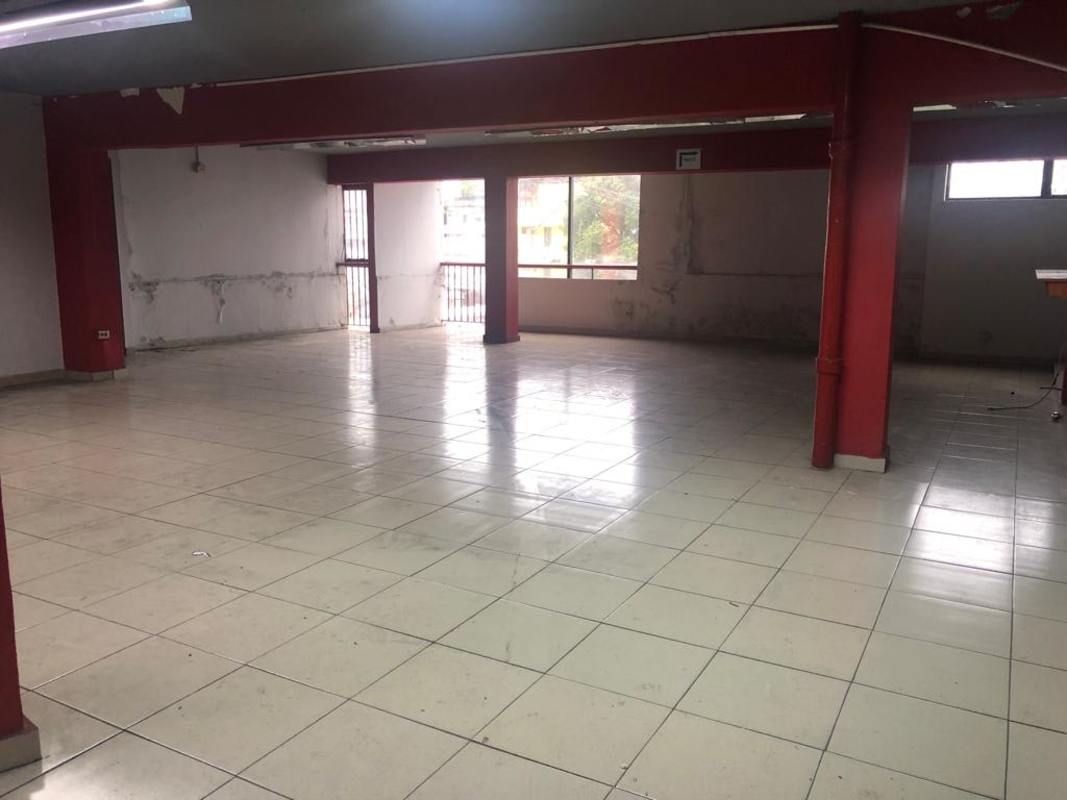 Exterior of multi-level commercial building with glass façade Edificio Casa Gala Calidonia Panama