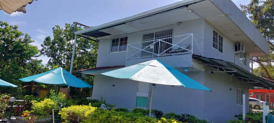 Two-story beach house with balcony and garden in Piedras Gordas San Carlos Panama