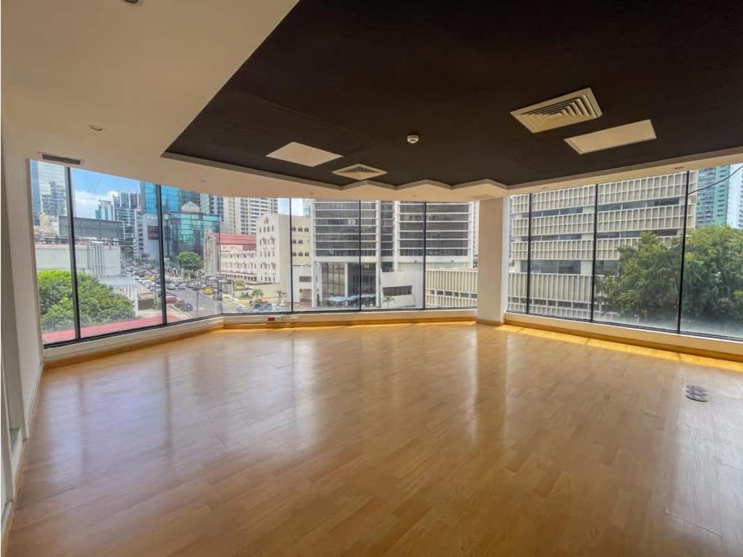 Spacious open-plan office area with panoramic city views PH Edificio Central Panama