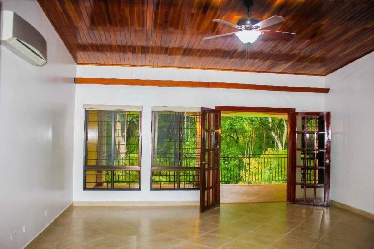 Single-story house gated with palm trees and landscaped lawn in Cardenas Clayton Panama City rental