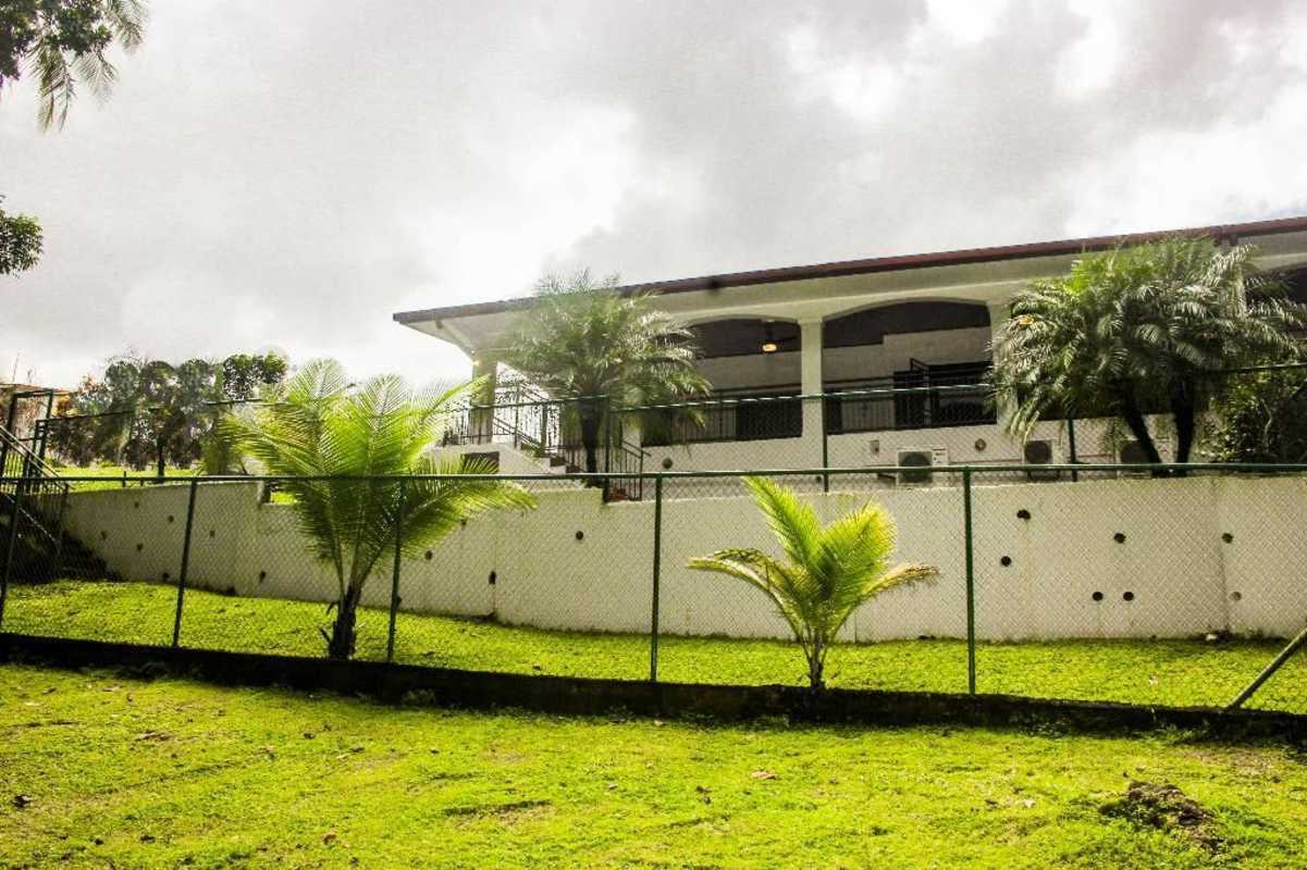 Large garden and terrace backyard with iron fence tropical Clayton Panama house rental