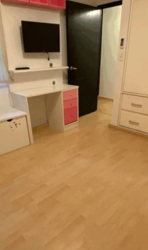 Bedroom with built-in desk, TV, pink cabinets and modern decor in PH Girasol Panama