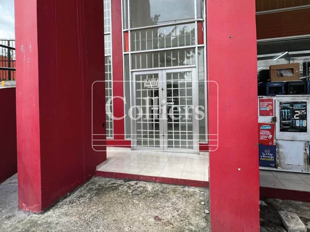 Glass double doors with red pillars and tiled entrance at PH Mystic Park commercial plaza Panama