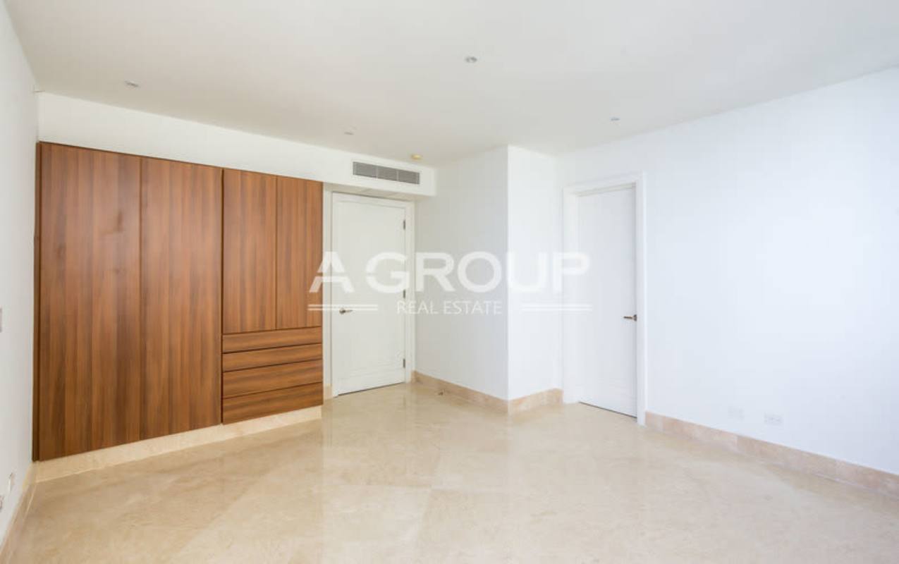 Master suite with panoramic views, marble floors, jacuzzi bathroom in The Point Punta Paitilla Panama