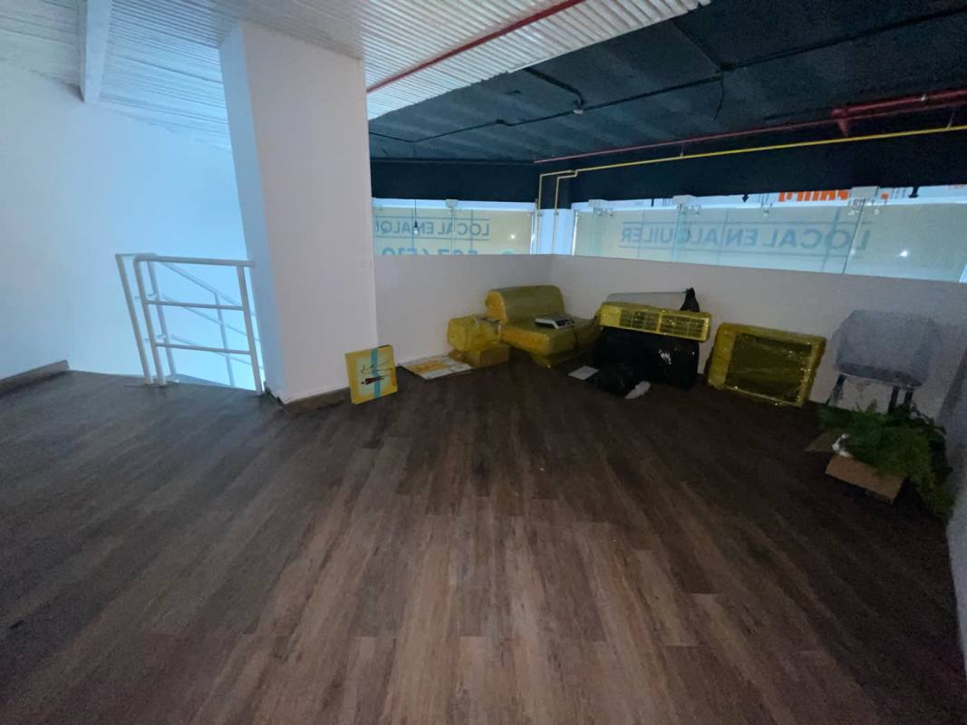 Empty commercial interior open floor plan with concrete floors and glass windows PH Metropolitan Park Panama