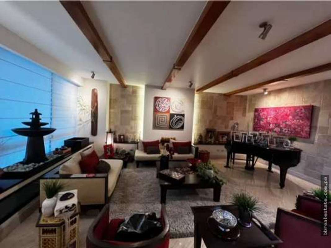 Guest bedroom with marble floors and built-in closet at PH Peninsula Punta Paitilla Panama