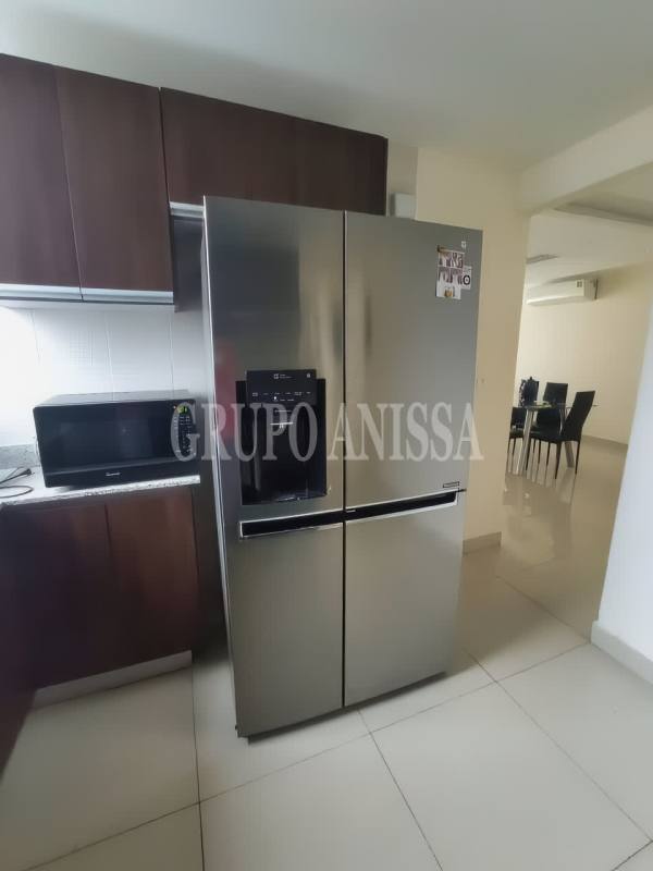 Contemporary bathroom with glass shower and vessel sink at PH Midrise Panama