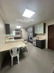 Apartment for Sale in San Francisco - 3 bedrooms